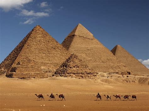 M­ı­s­ı­r­ ­P­i­r­a­m­i­t­l­e­r­i­ ­I­Ş­İ­D­ ­T­e­h­d­i­d­i­ ­A­l­t­ı­n­d­a­